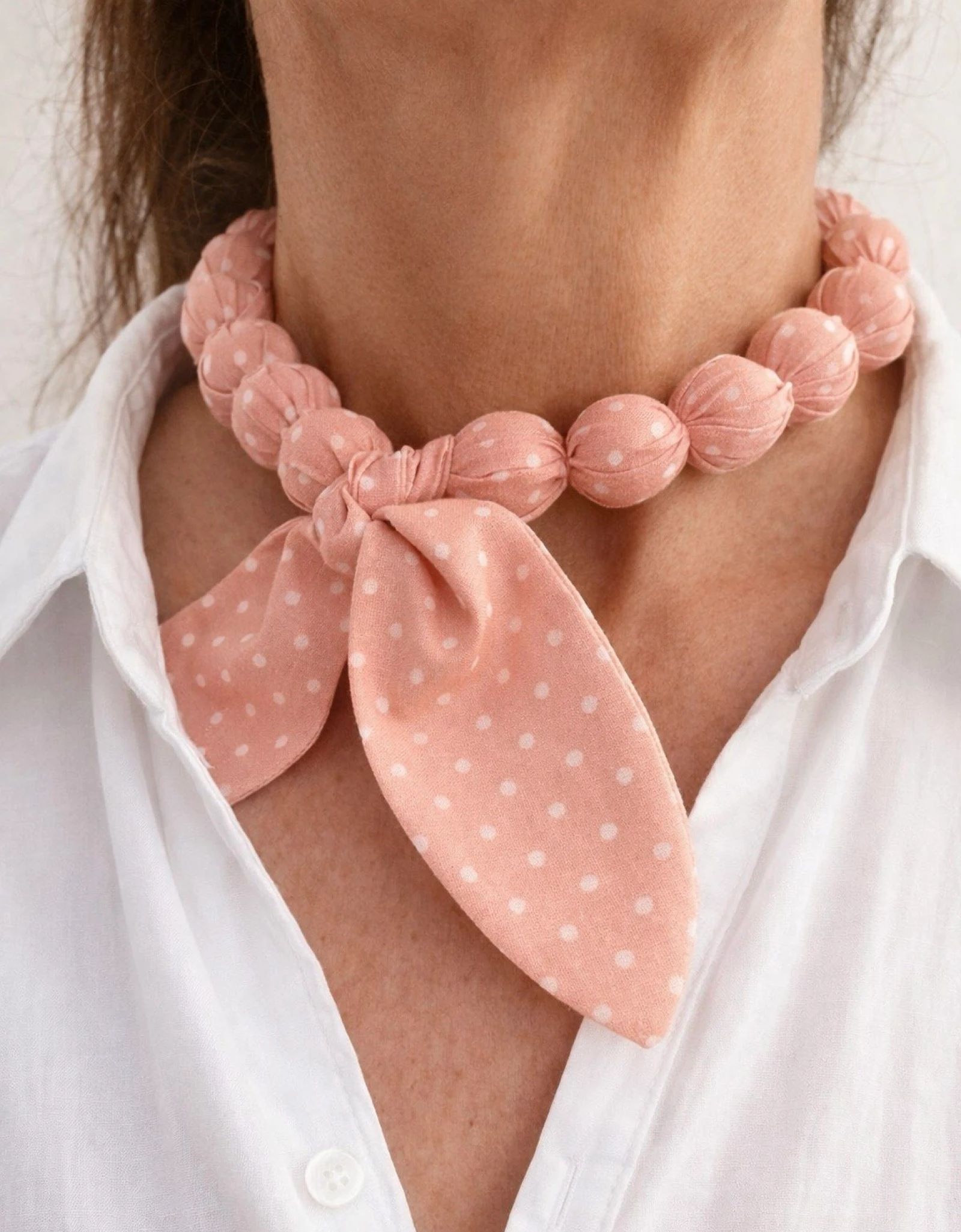 Collar tela estilo pañuelo 